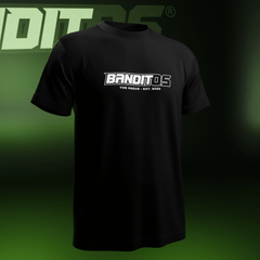 Zijaanzicht van zwart T-shirt met wit Banditos logo op de borst